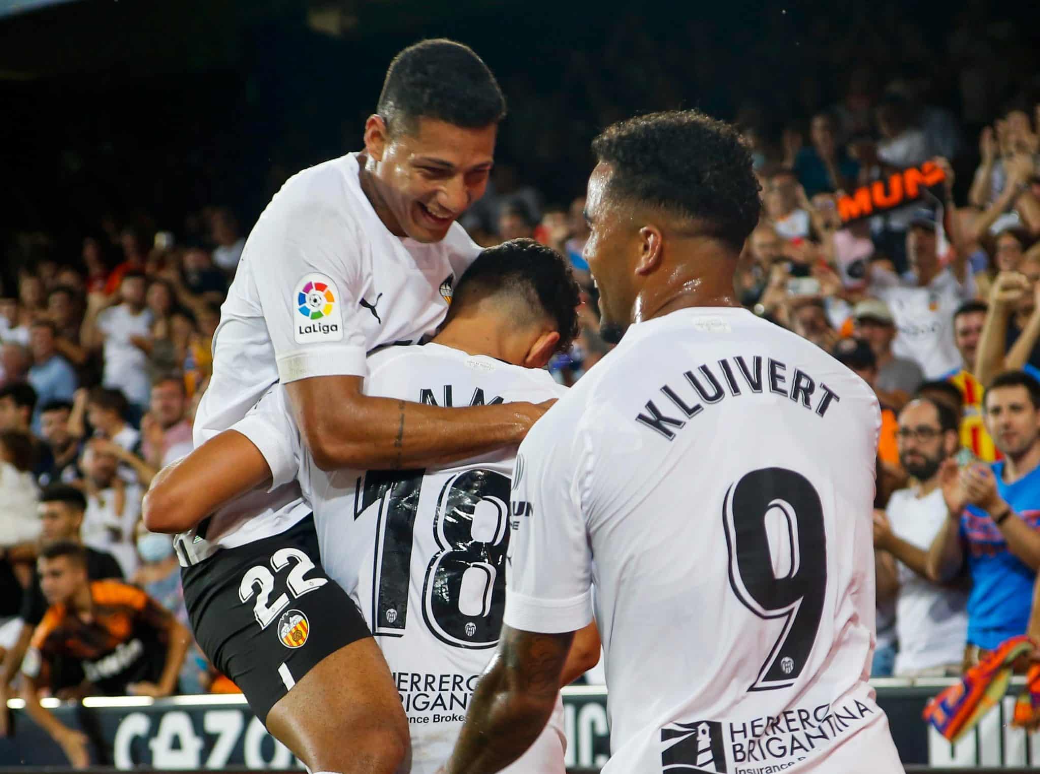 Brasileiro com carreira europeia encerrar&aacute; passagem pelo Valencia e ficar&aacute; livre no mercado; veja quem &eacute;