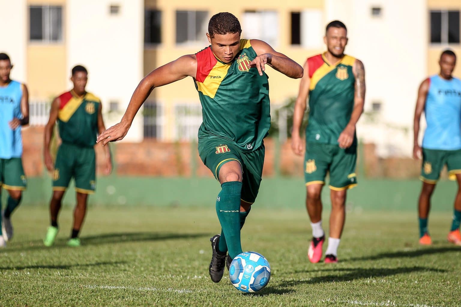 Escala&ccedil;&atilde;o do Sampaio Corr&ecirc;a: time, d&uacute;vidas e desfalques contra o Tombense