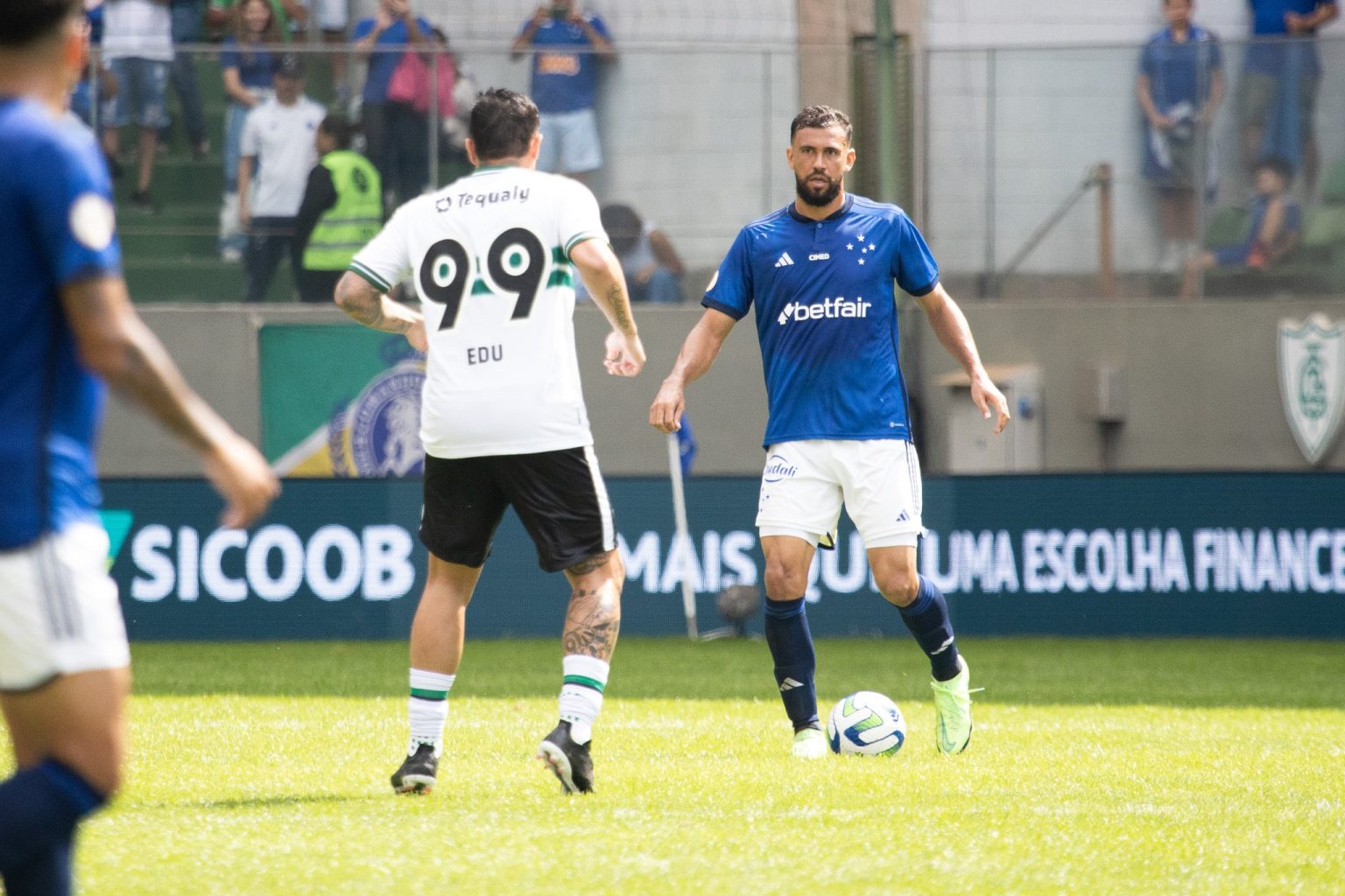 Cruzeiro: torcida grita por Edu em empate com o Coritiba e divide opiniões