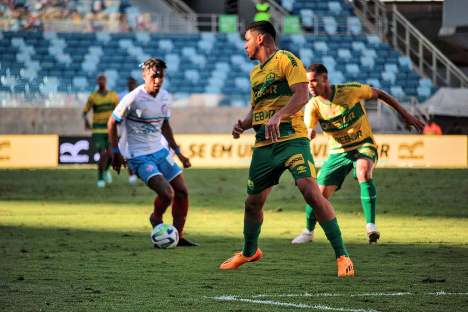 Craque do Cuiab&aacute; fala sobre prepara&ccedil;&atilde;o e projeta desafio diante do Fortaleza