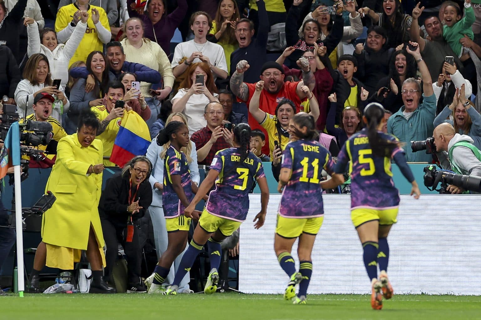 Copa do Mundo Feminina: Arquibancadas carregam Col&ocirc;mbia na vit&oacute;ria sobre a Alemanha