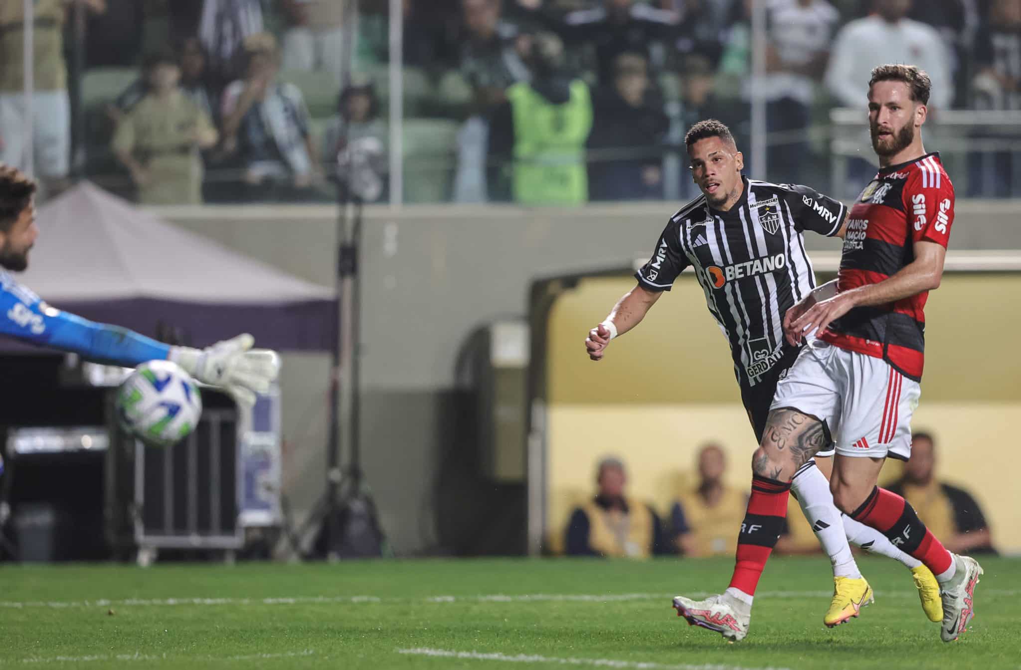 Atl&eacute;tico-MG: apesar do apelo do clube, torcedores cantam m&uacute;sica contra Fla