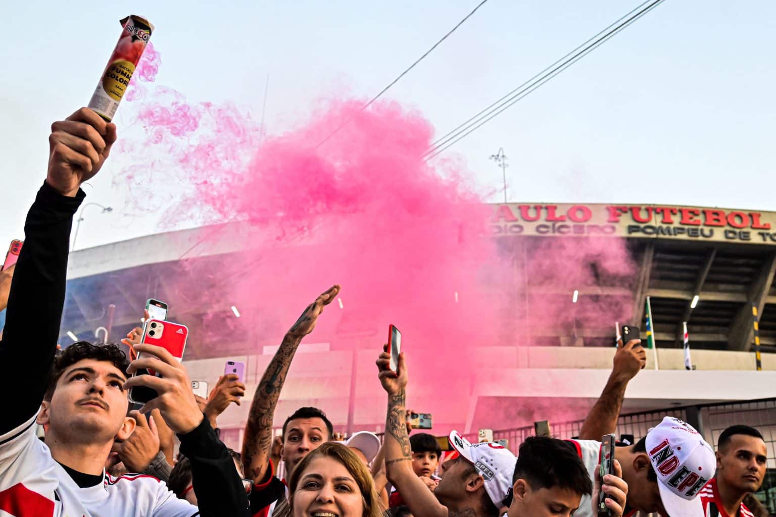 S&atilde;o Paulo: torcida agradece Fortaleza ap&oacute;s an&uacute;ncio de James Rodriguez