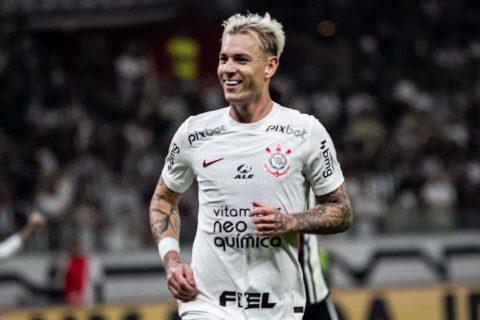 Sem &lsquo;am&eacute;m am&eacute;m am&eacute;m&rsquo;? Torcedores do Corinthians apelam por perman&ecirc;ncia de R&oacute;ger Guedes