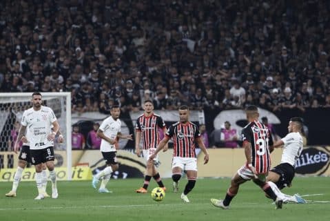 Corinthians bate recorde de p&uacute;blico pagante na Neo Qu&iacute;mica Arena; veja lista