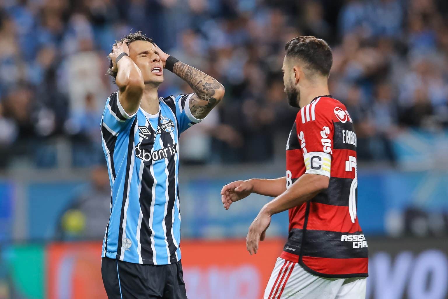 Grêmio: torcida ‘corneta’ árbitro em derrota e vê ‘missão impossível’ no RJ