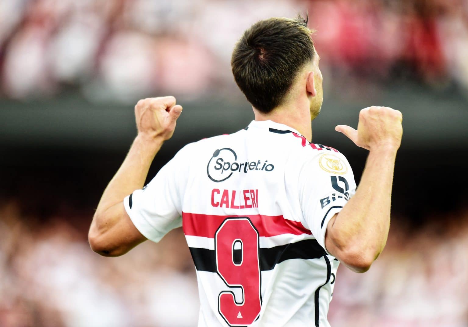 S&atilde;o Paulo: torcida enaltece exibi&ccedil;&atilde;o de Calleri e Luciano em vit&oacute;ria