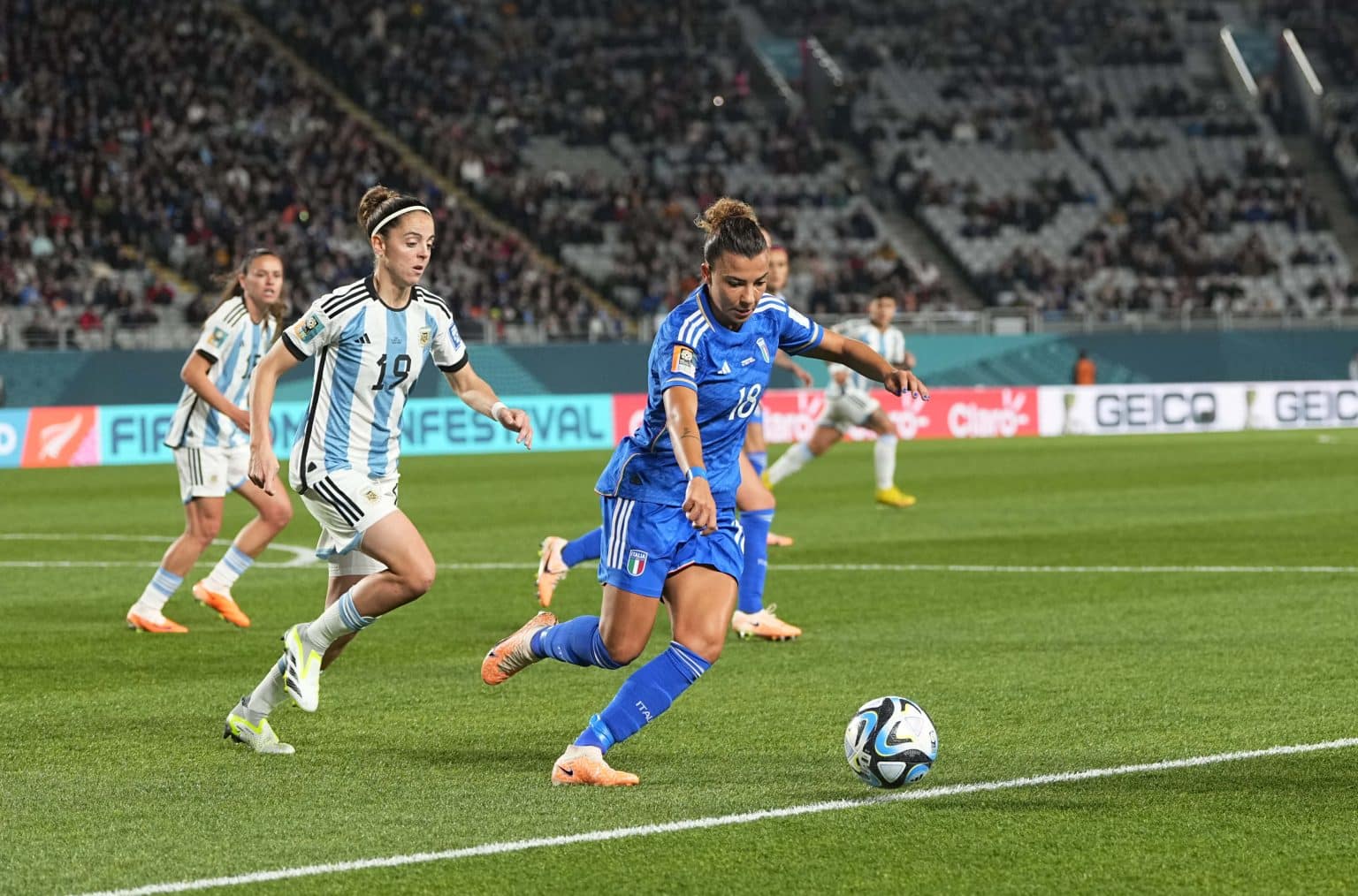 Copa do Mundo Feminina: torcida d&aacute; show, mas Argentina perde e amarga tabu
