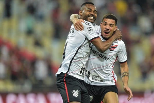 Tira-teima: Flamengo desempata duelo 'particular' contra Athletico-PR