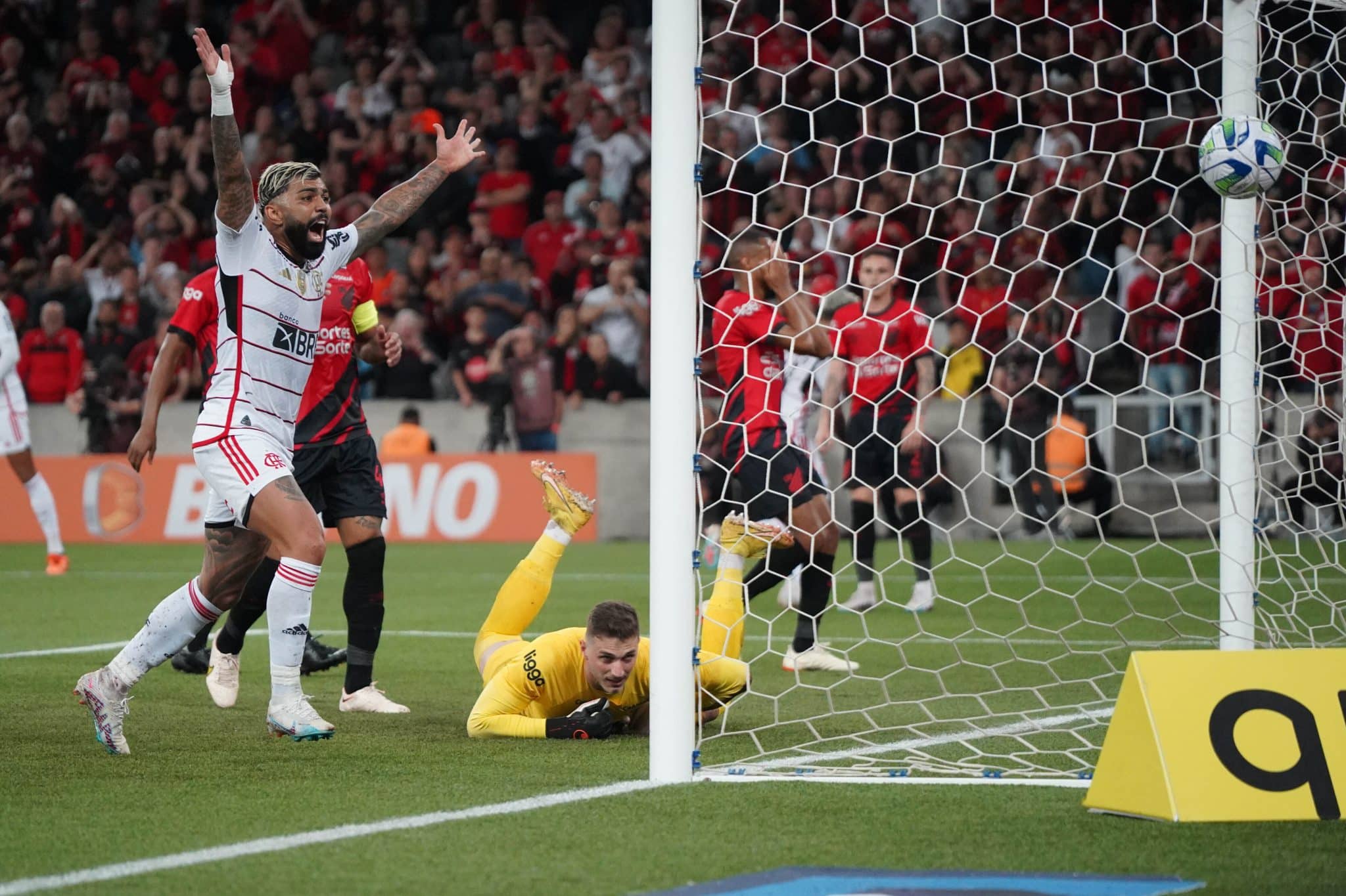 Tira-teima: Flamengo desempata duelo &lsquo;particular&rsquo; contra Athletico-PR