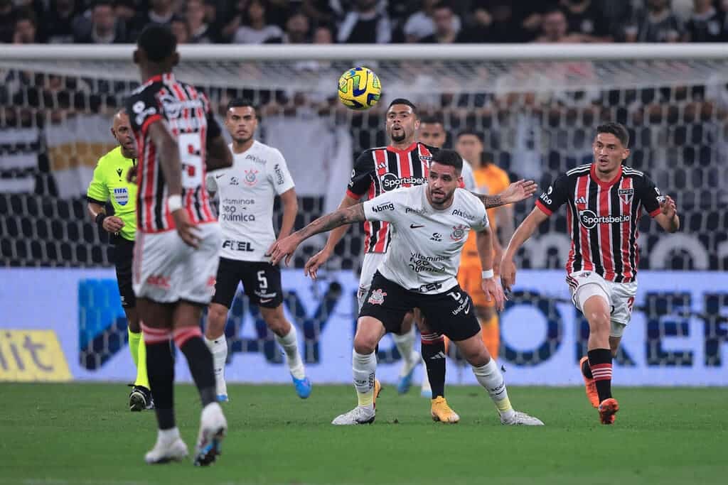 Corinthians vence São Paulo em noite de provocação de ex e reação de torcedores