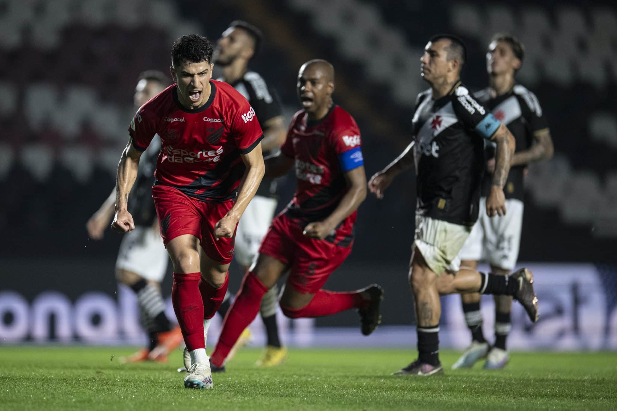Vasco: torcedores rivais &lsquo;decretam&rsquo; rebaixamento do clube ap&oacute;s nova derrota