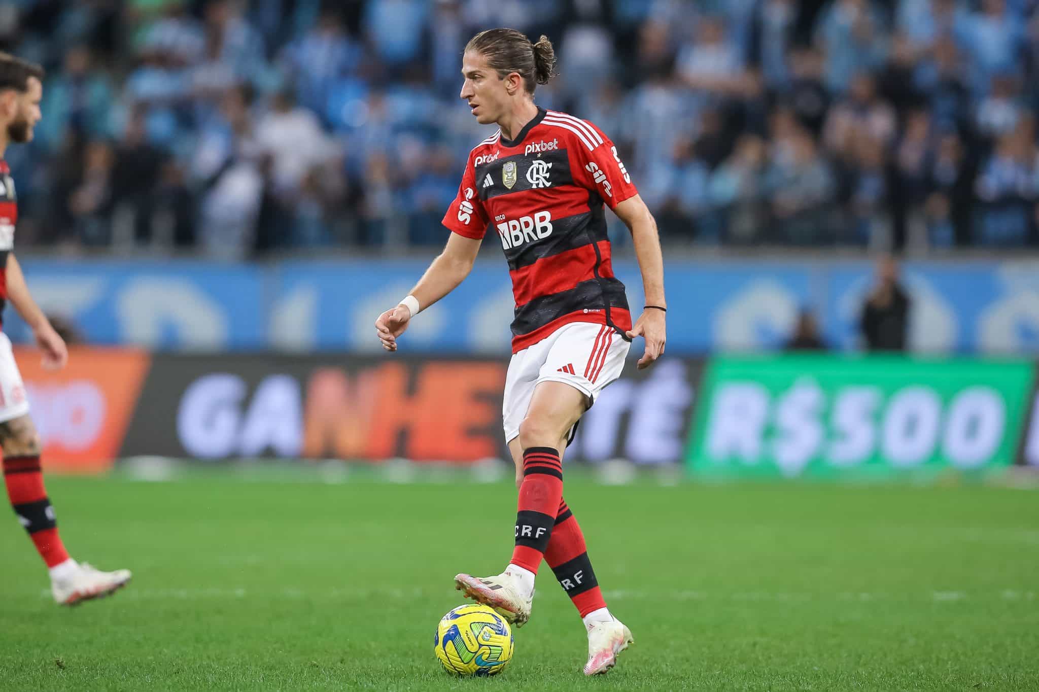 Flamengo: torcedores fazem pedido a Filipe Lu&iacute;s ap&oacute;s atua&ccedil;&atilde;o de gala contra o Gr&ecirc;mio