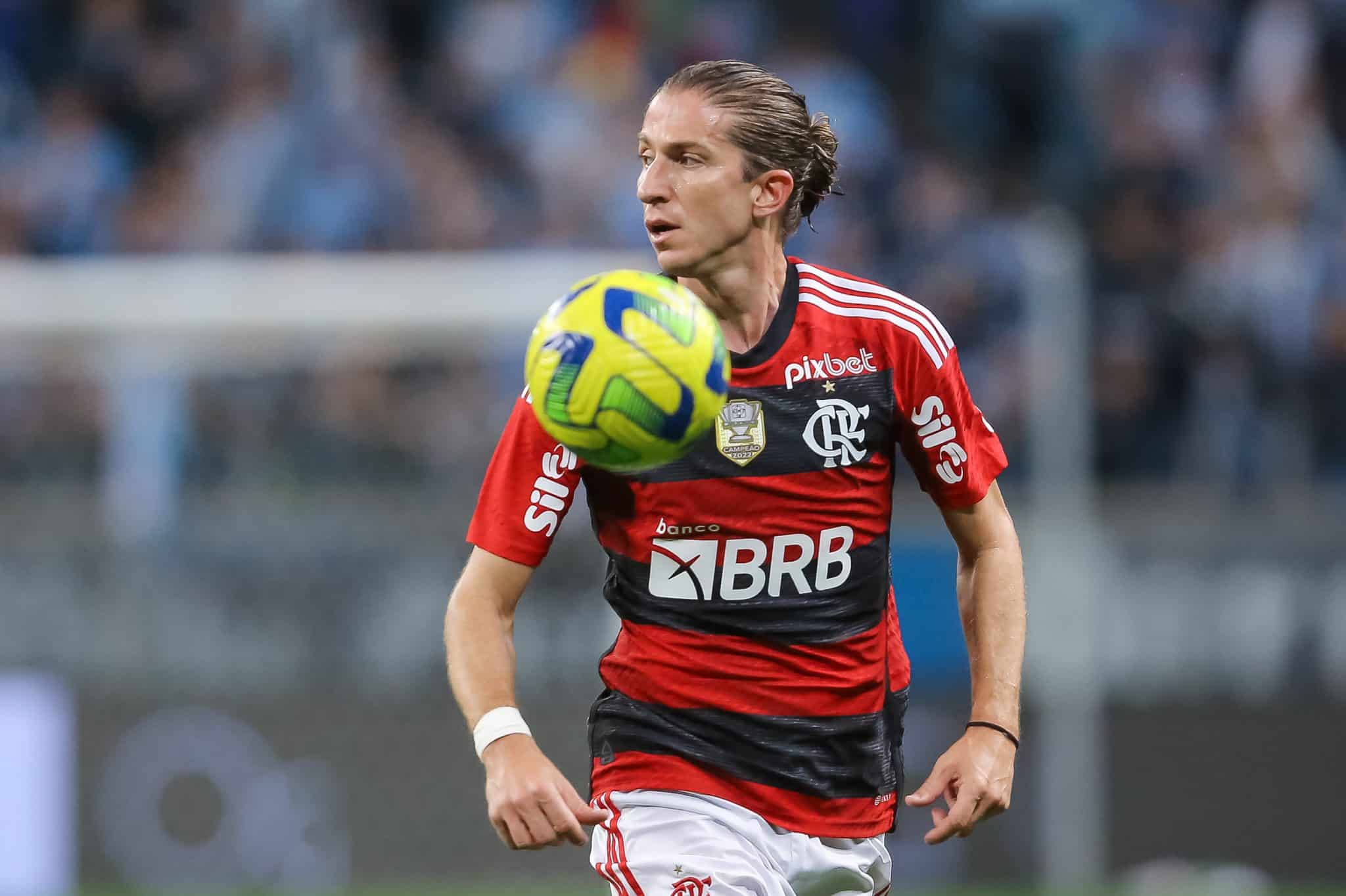 Flamengo: torcedores fazem pedido a Filipe Lu&iacute;s ap&oacute;s atua&ccedil;&atilde;o de gala contra o Gr&ecirc;mio