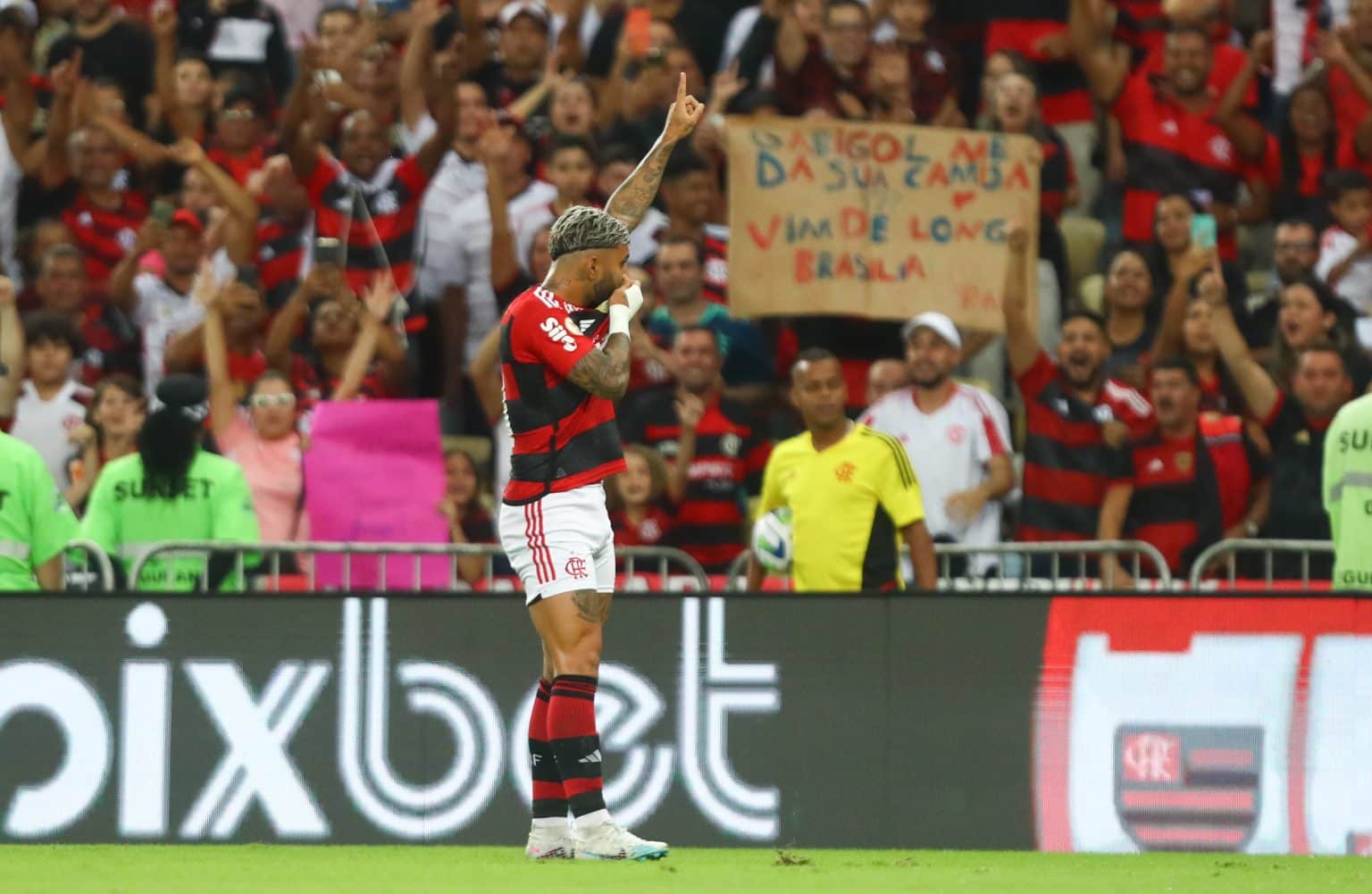 R$ 28 milh&otilde;es de sal&aacute;rio: Gabigol &eacute; alvo da Europa e torcida do Flamengo tem rea&ccedil;&atilde;o surpreendente
