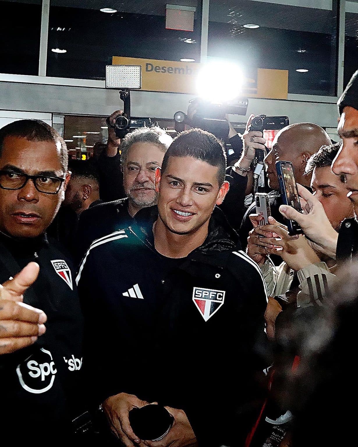S&atilde;o Paulo: desembarque de James Rodr&iacute;guez tem m&uacute;sica com provoca&ccedil;&atilde;o a rival; assista