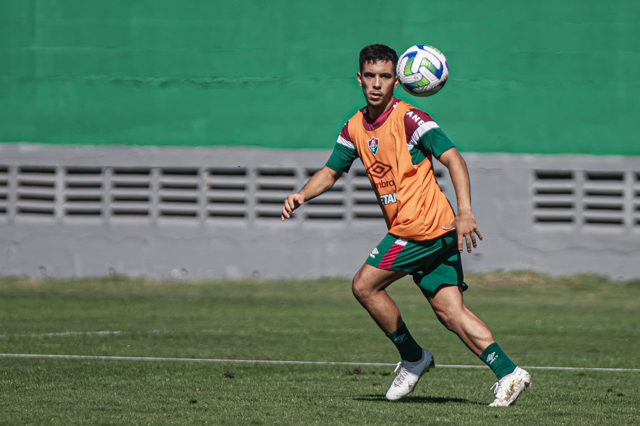 Artilheiro e gar&ccedil;om: novo meia do Fluminense, Leo Fern&aacute;ndez apresenta n&uacute;meros surpreendentes