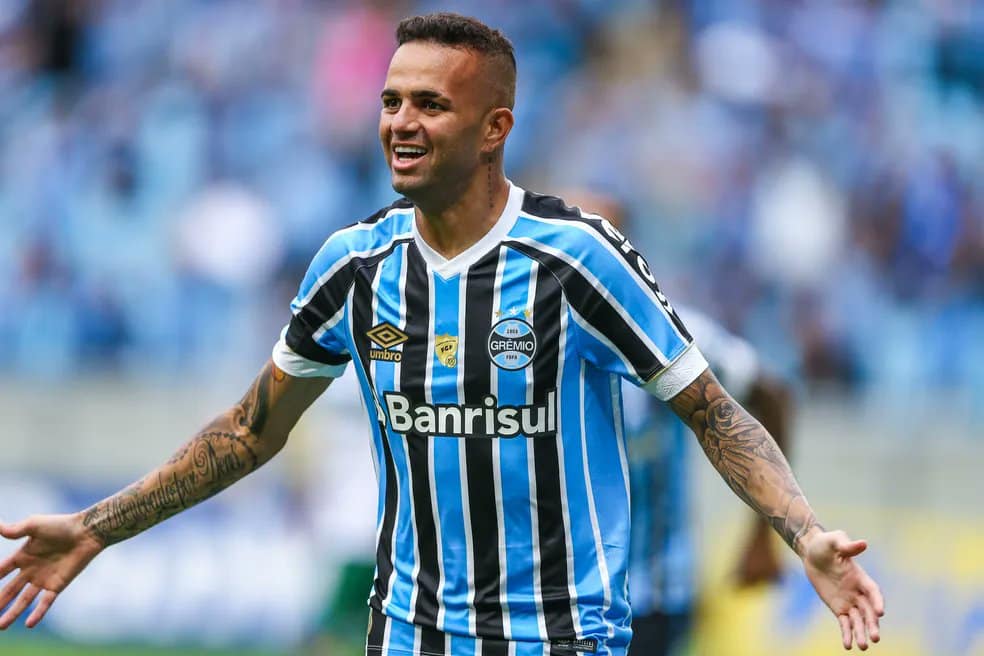 Luan no Gr&ecirc;mio: atacante retorna ao clube com festa impressionante; assista