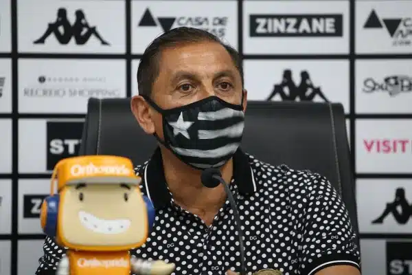 Novo técnico do Vasco, Ramón Díaz teve passagem relâmpago e inusitada por rival do Cruzmaltino