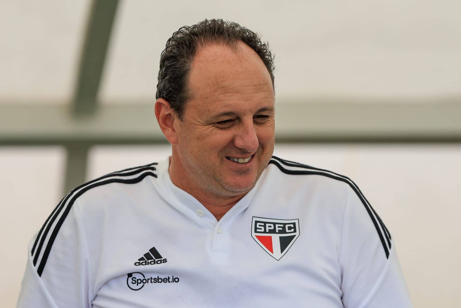 S&atilde;o Paulo: torcedores apoiam Rog&eacute;rio Ceni ap&oacute;s m&aacute;s atua&ccedil;&otilde;es de &lsquo;desafetos&rsquo;