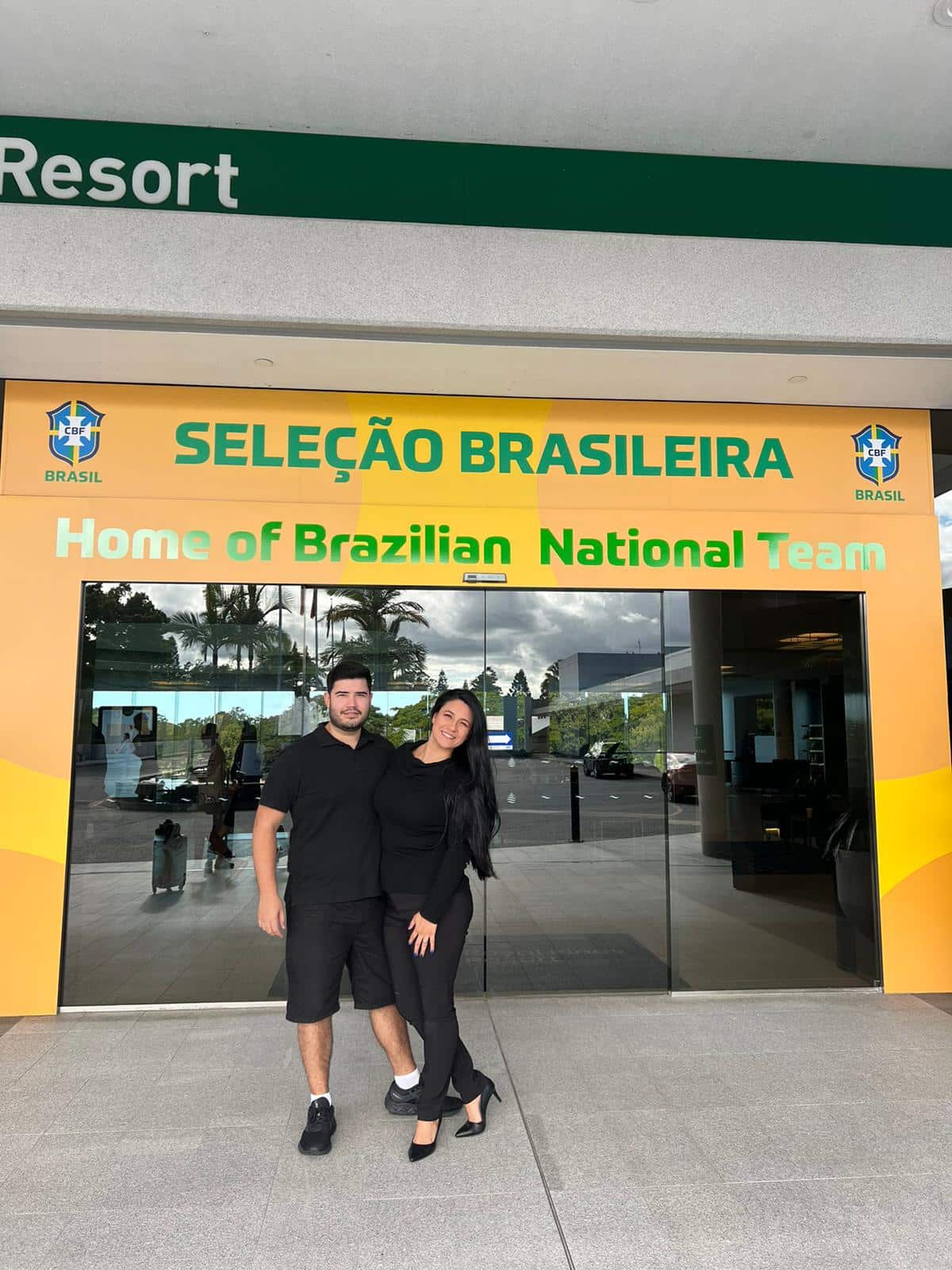 Manicure na Austr&aacute;lia, torcedora realiza sonho e conhece Marta: 'alicate tremeu'