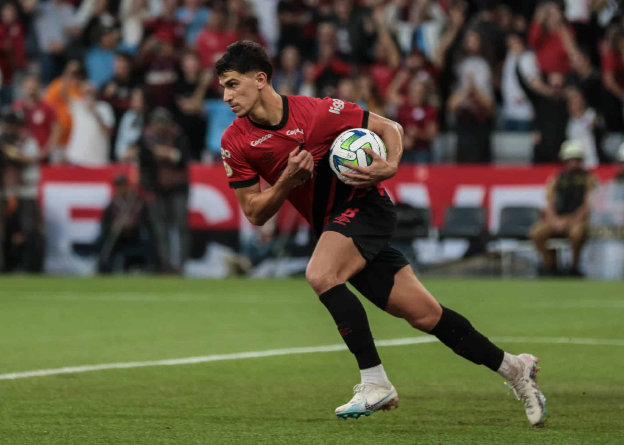 Athletico tem 15 jogos a mais que advers&aacute;rio da Libertadores em 2023; aproveitamento brasileiro &eacute; superior