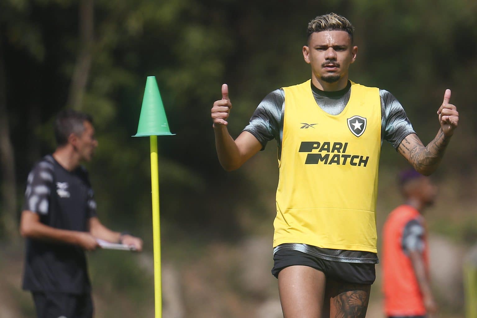 Botafogo: Tiquinho Soares treina com time sub-20 e pode voltar no clássico com o Flamengo