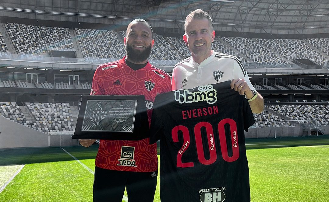 Primeiro treino do Atlético-MG na Arena MRV tem homenagem de Victor para Everson
