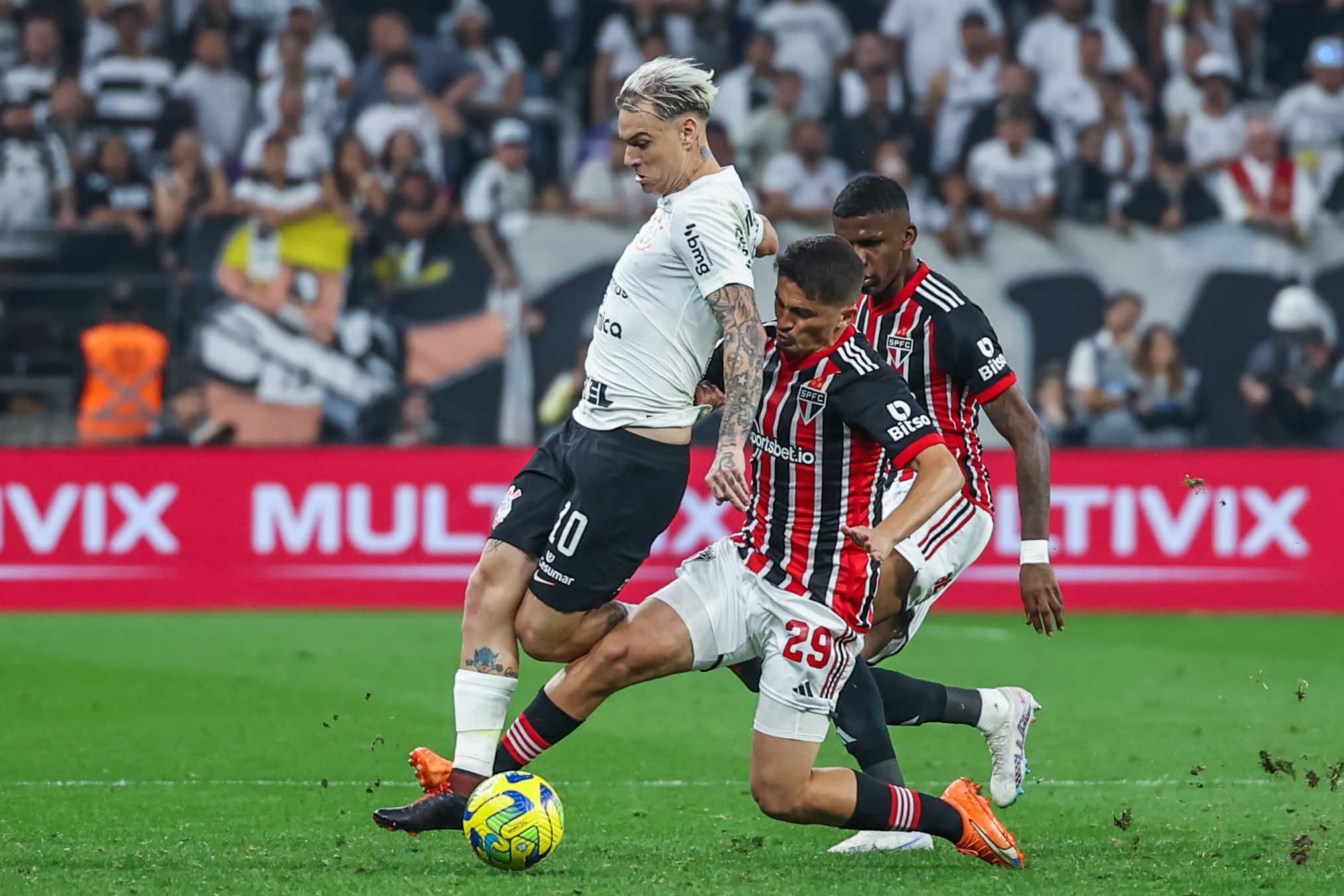 S&atilde;o Paulo x Corinthians: Provoca&ccedil;&otilde;es em faixas na decis&atilde;o pela Copa do Brasil