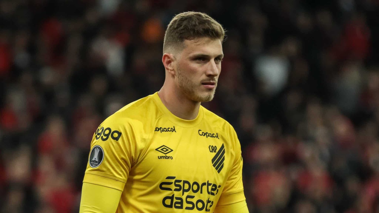 Sevilla tem interesse em Bento, do Athletico-PR, para lugar de Bono