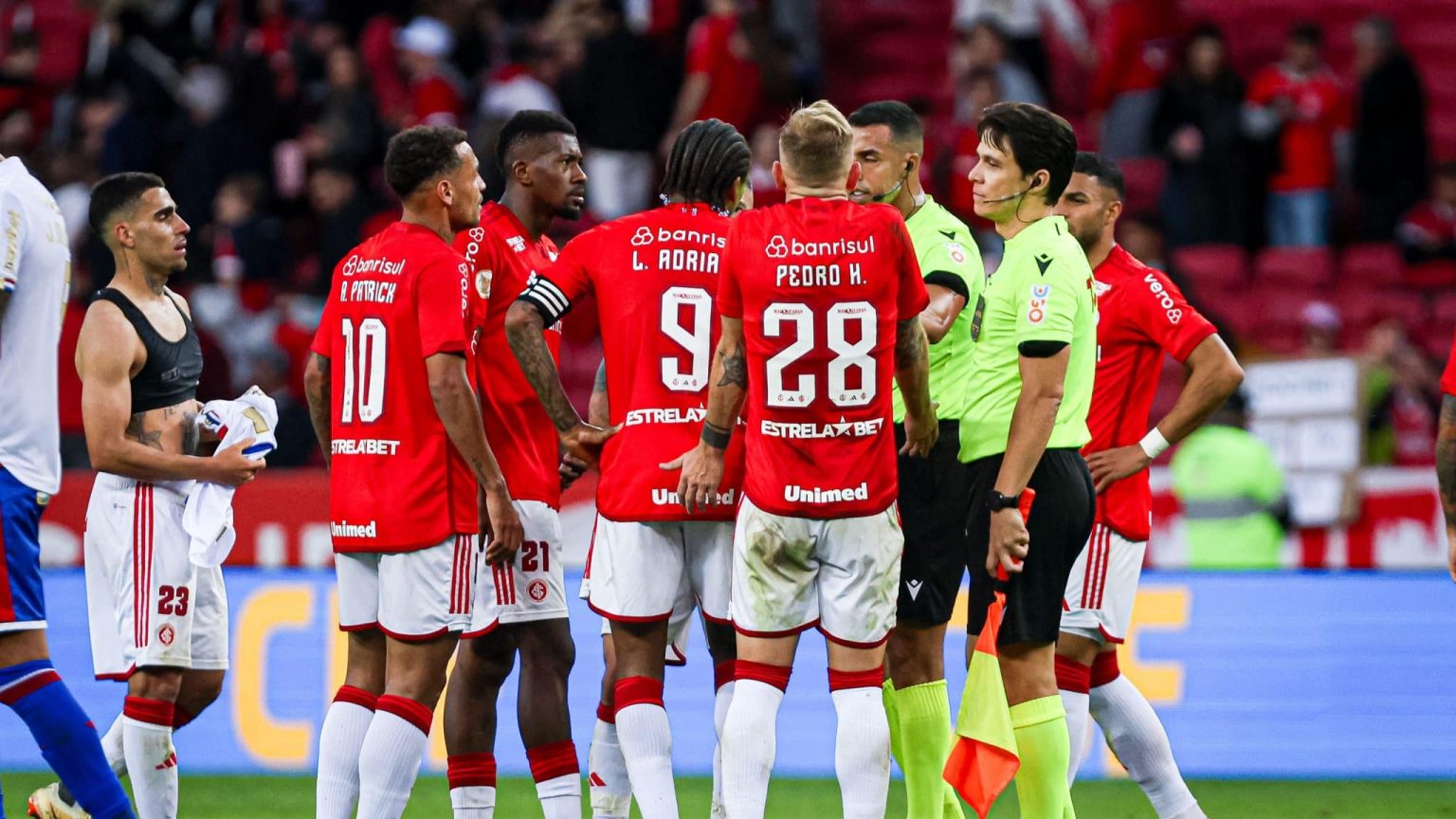 Internacional: colorados ficam na bronca com arbitragem em derrota para o Fortaleza