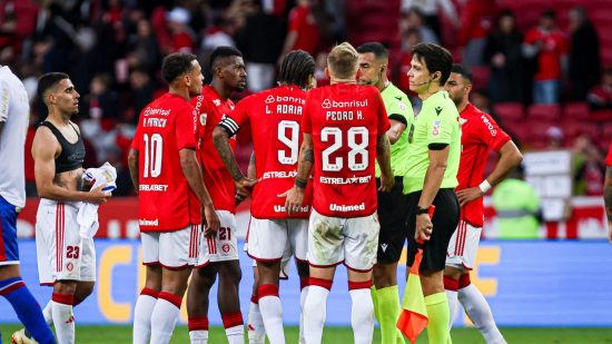 Internacional: colorados ficam na bronca com arbitragem em derrota para o Fortaleza