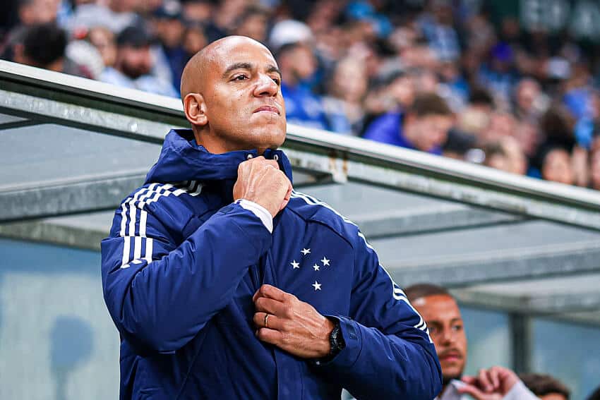 Cruzeiro: torcedores protestam em aeroporto ap&oacute;s derrota; veja v&iacute;deo