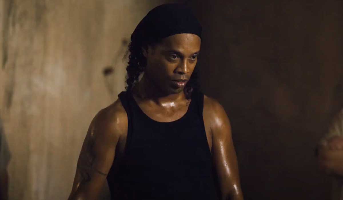 Ronaldinho Ga&uacute;cho na CPI: relembre outros 'rol&ecirc;s aleat&oacute;rios' do craque