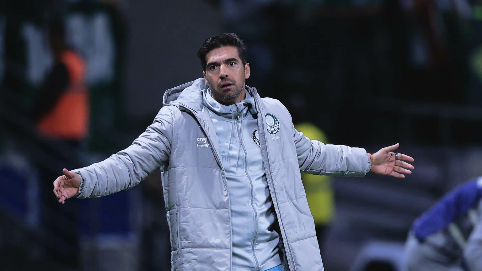 Palmeiras: torcida se divide por esquema de Abel em empate contra o Pereira