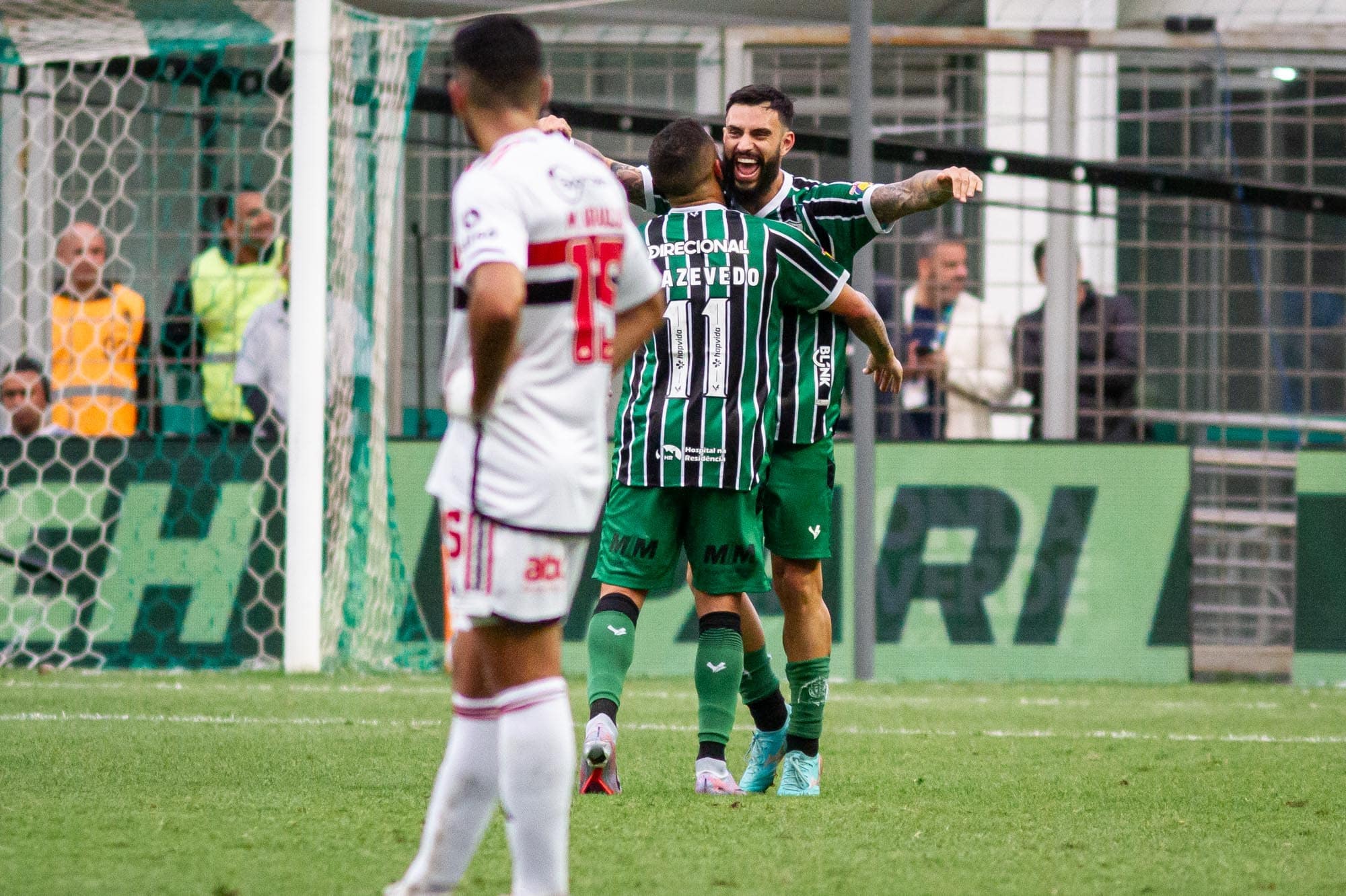 “Ressuscita morto”: São Paulo perde para o lanterna e tricolores questionam sina ‘curiosa’