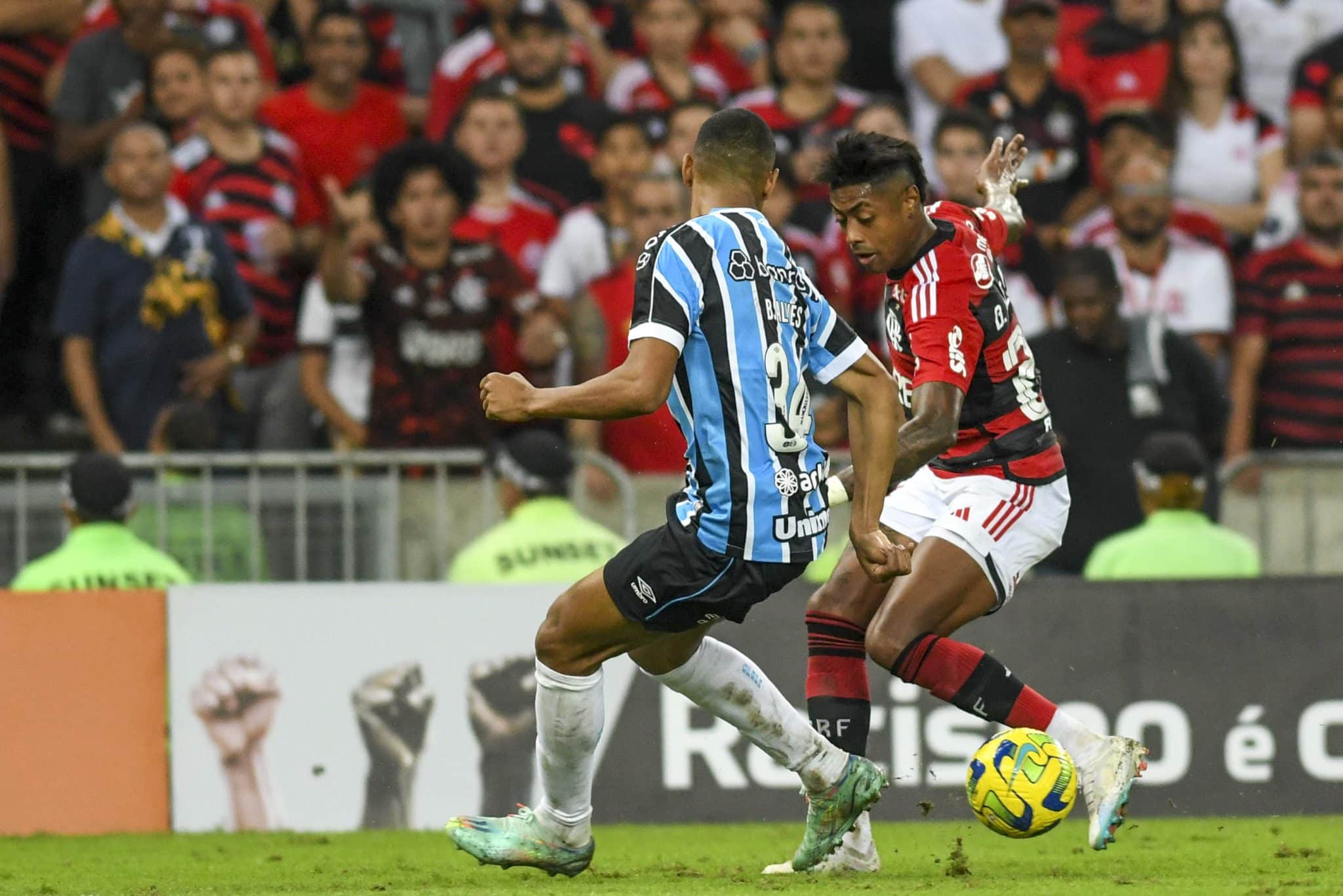 "É pra rir?": Flamenguistas ironizam interesse do Grêmio em Bruno Henrique