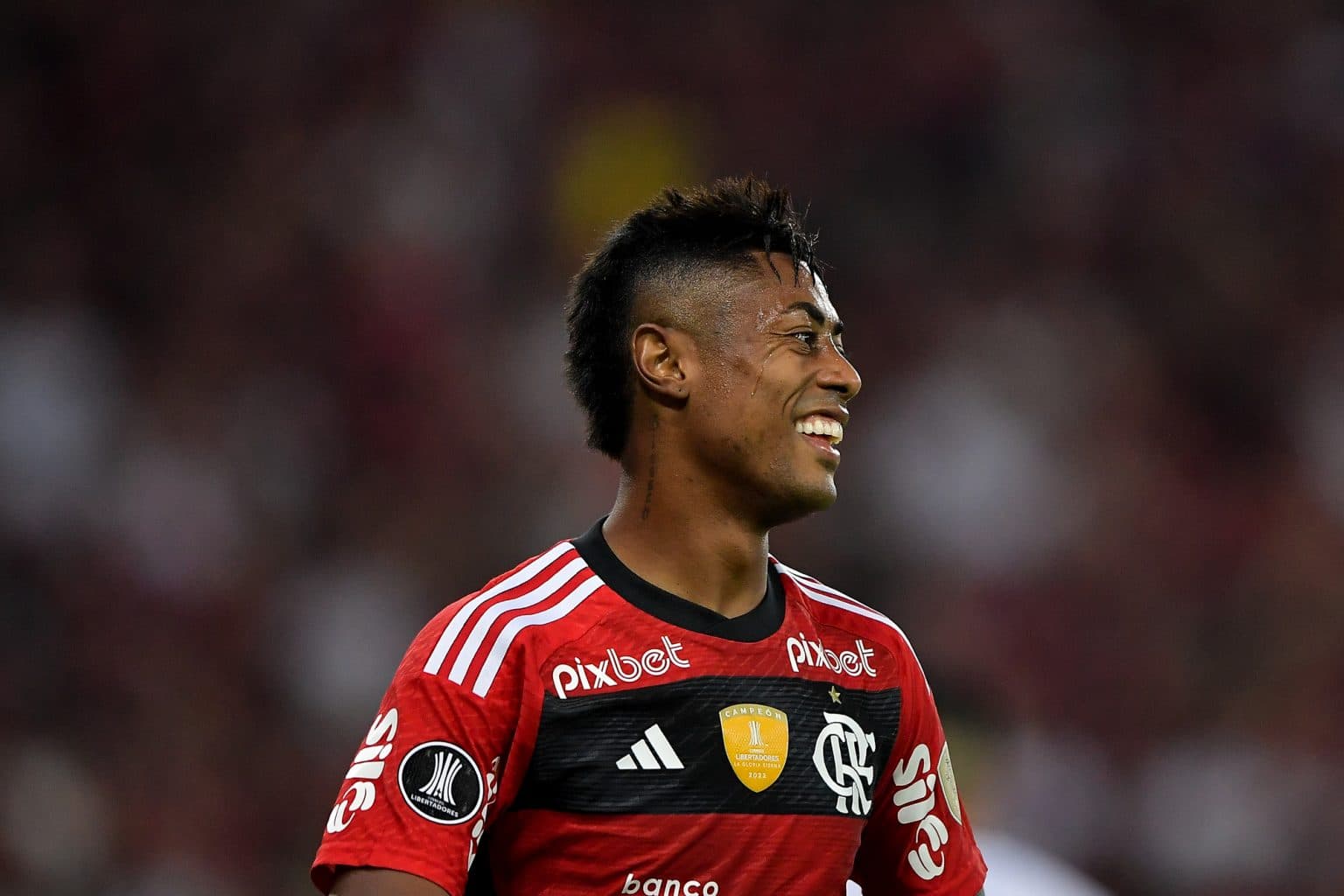 “É pra rir?”: Flamenguistas ironizam interesse do Grêmio em Bruno Henrique