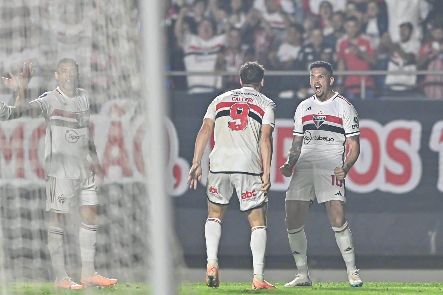 S&atilde;o Paulo: Calleri e Luciano fazem tricolores entrarem em &ecirc;xtase com classifica&ccedil;&atilde;o