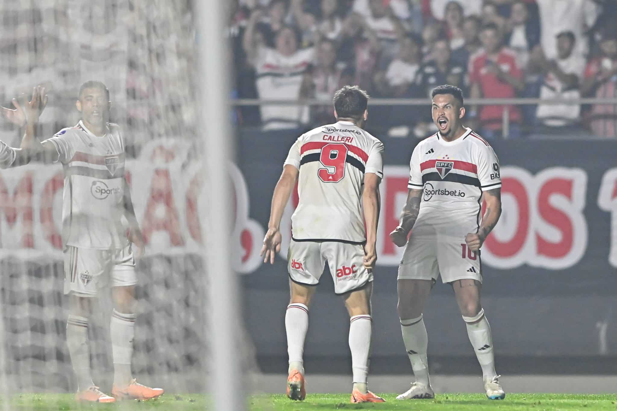 S&atilde;o Paulo: Calleri e Luciano fazem tricolores entrarem em &ecirc;xtase com classifica&ccedil;&atilde;o
