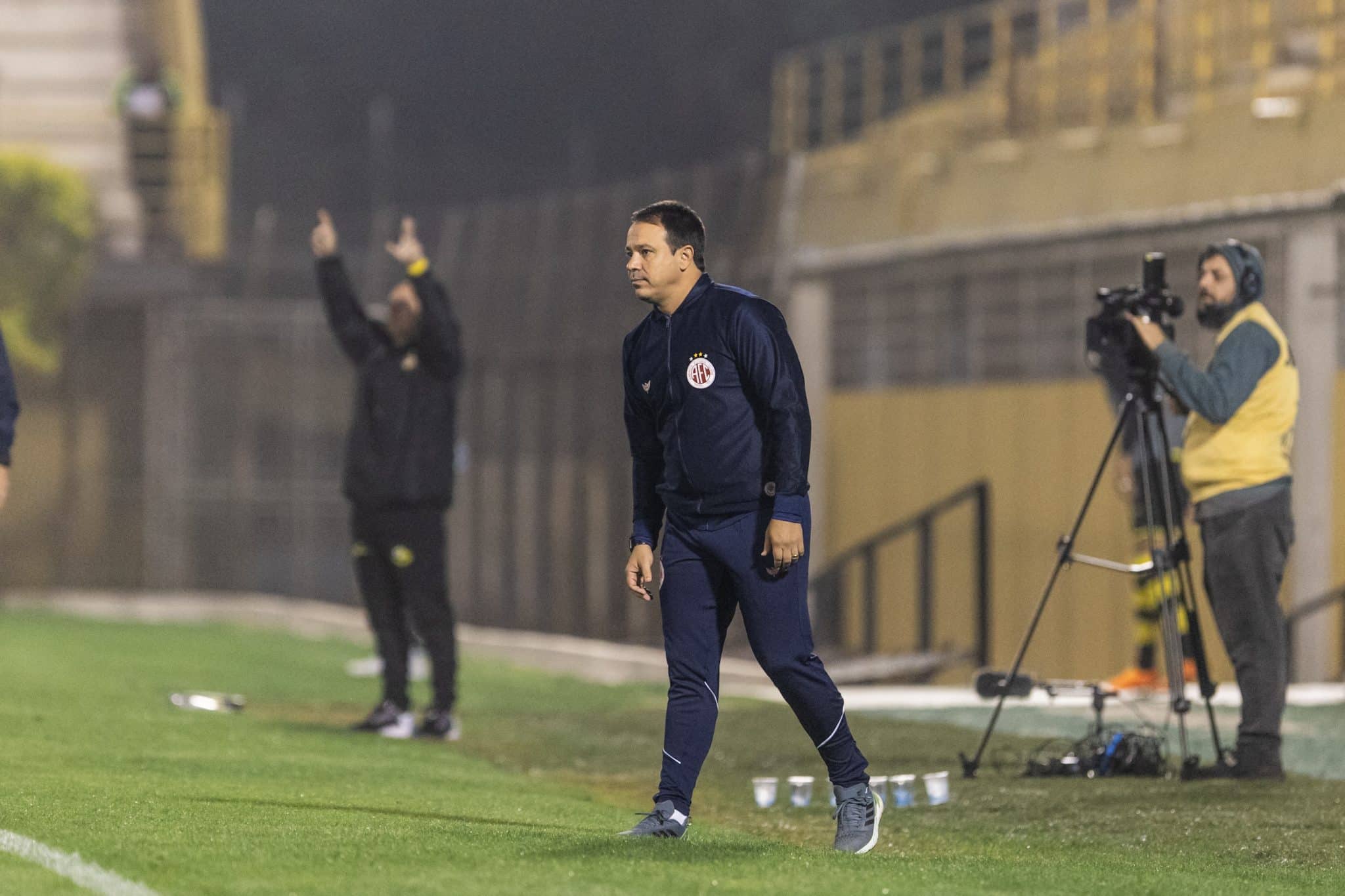Torcedores detonam Diniz e CBF ap&oacute;s escolha de novo auxiliar t&eacute;cnico da Sele&ccedil;&atilde;o