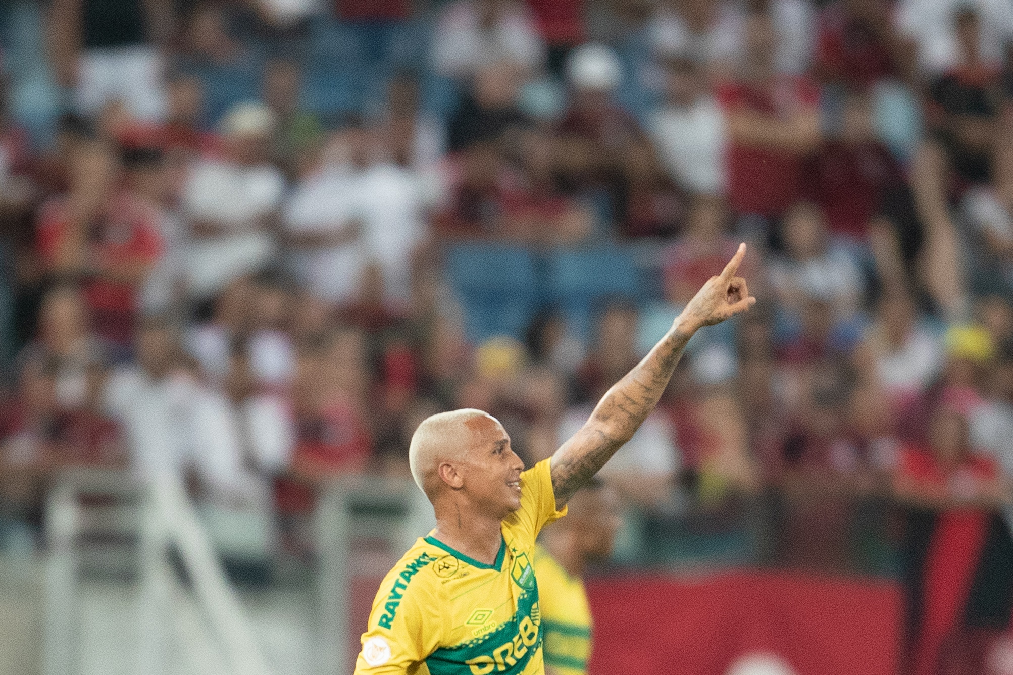 Deyverson recebe t&iacute;tulo de cidad&atilde;o cuiabano: '&Iacute;dolo e pai do Flamengo'