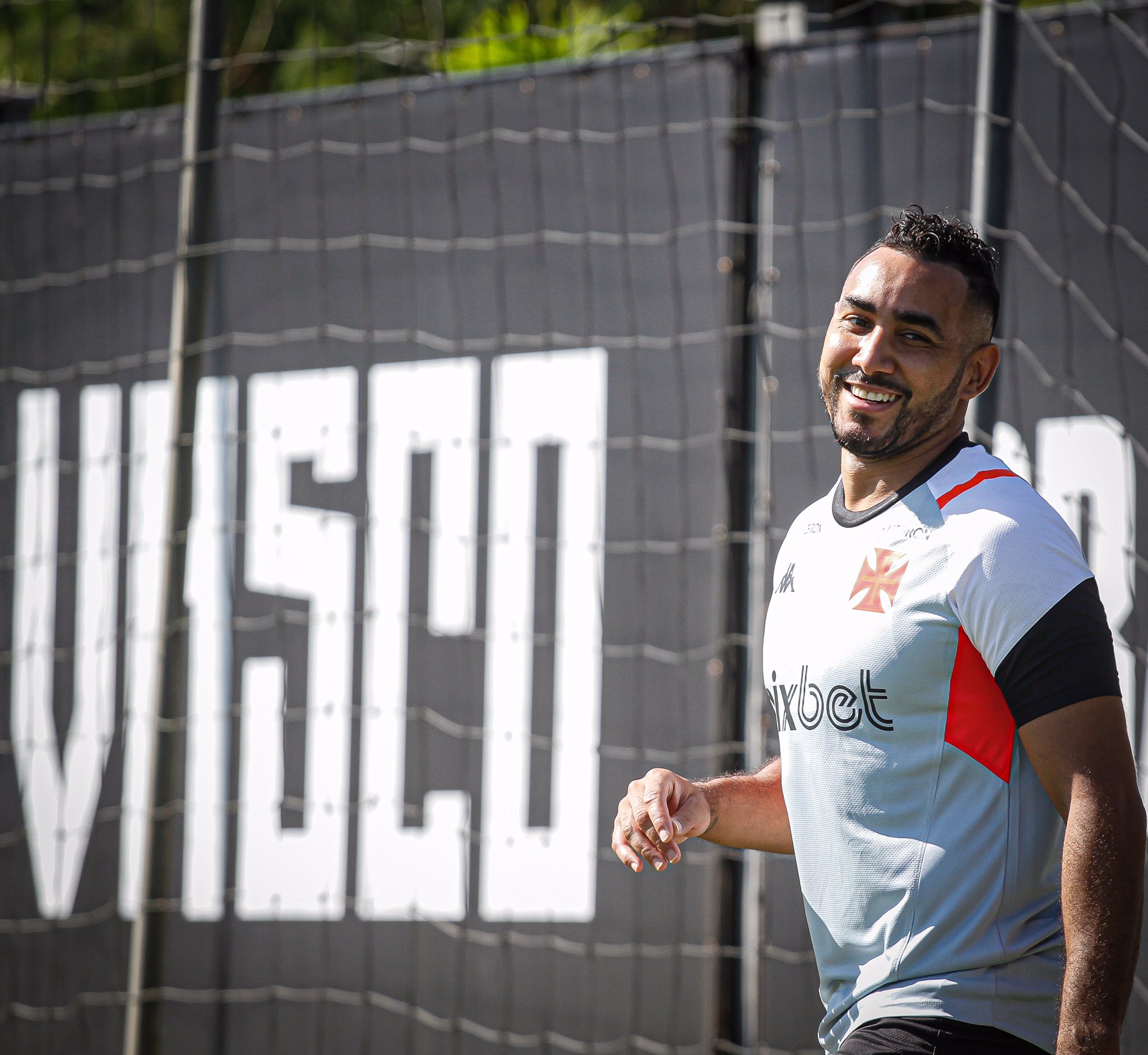 Payet treina em folga do elenco e anima torcida do Vasco: ‘Ele quer muito’