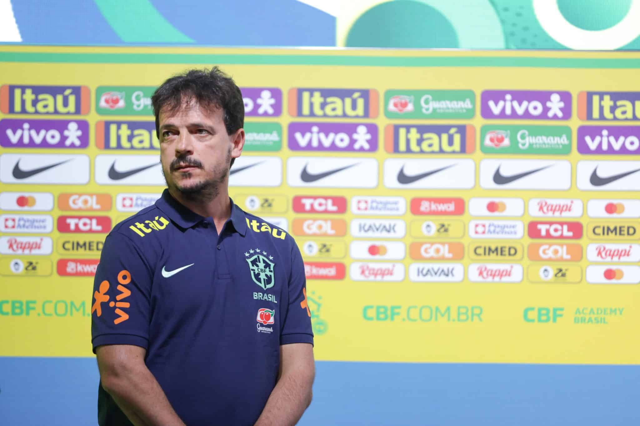 Torcedores detonam Diniz e CBF ap&oacute;s escolha de novo auxiliar t&eacute;cnico da Sele&ccedil;&atilde;o