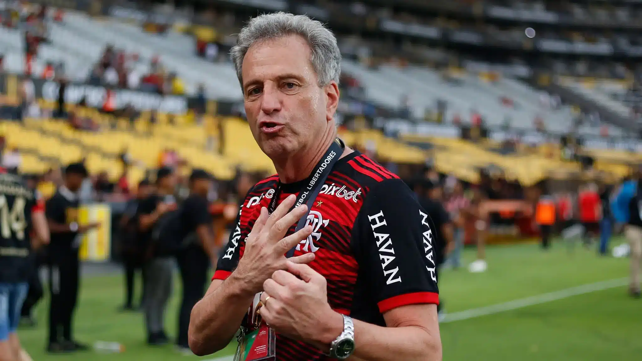 Flamengo: Torcedores detonam Landim por atitude ‘fria’ do presidente com ídolo do clube