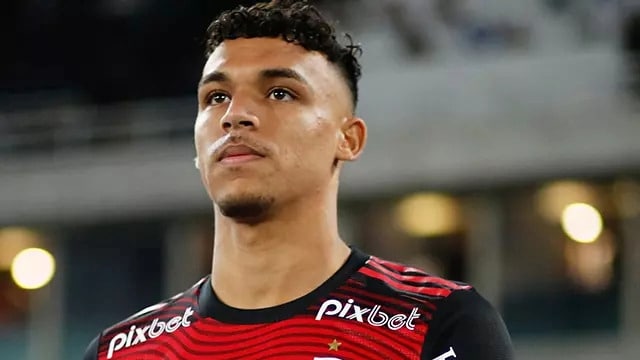Flamengo recusa nova investida da Europa por Victor Hugo