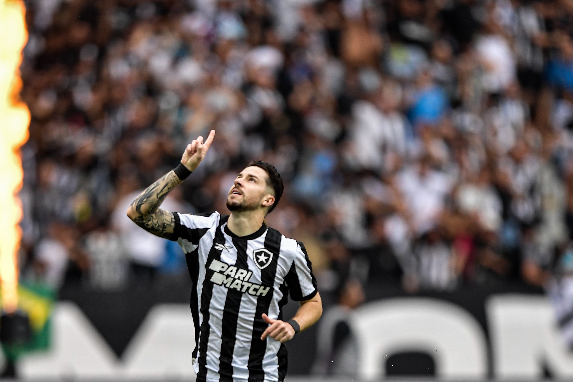 Botafogo: meia-atacante aceita proposta da Turquia e sa&iacute;da divide opini&otilde;es