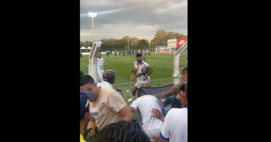 MG: ex-Palmeiras discute com torcedores em clássico da divisão de acesso