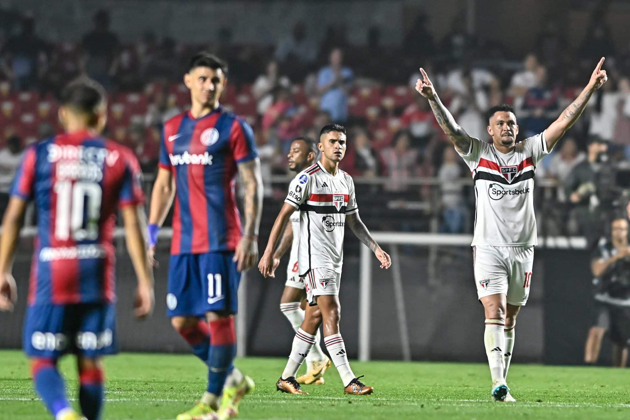 S&atilde;o Paulo: Calleri e Luciano fazem tricolores entrarem em &ecirc;xtase com classifica&ccedil;&atilde;o