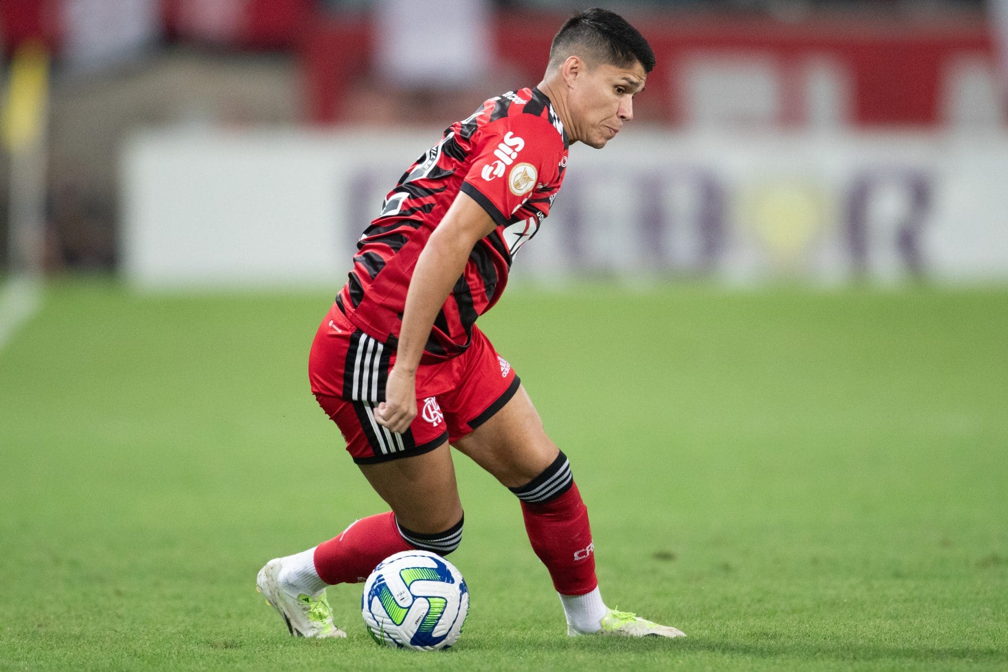 Flamengo: em meio à crise, torcida pede Luiz Araújo no time titular